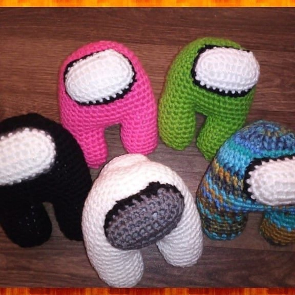 1 Colorful Crocheted AU character.